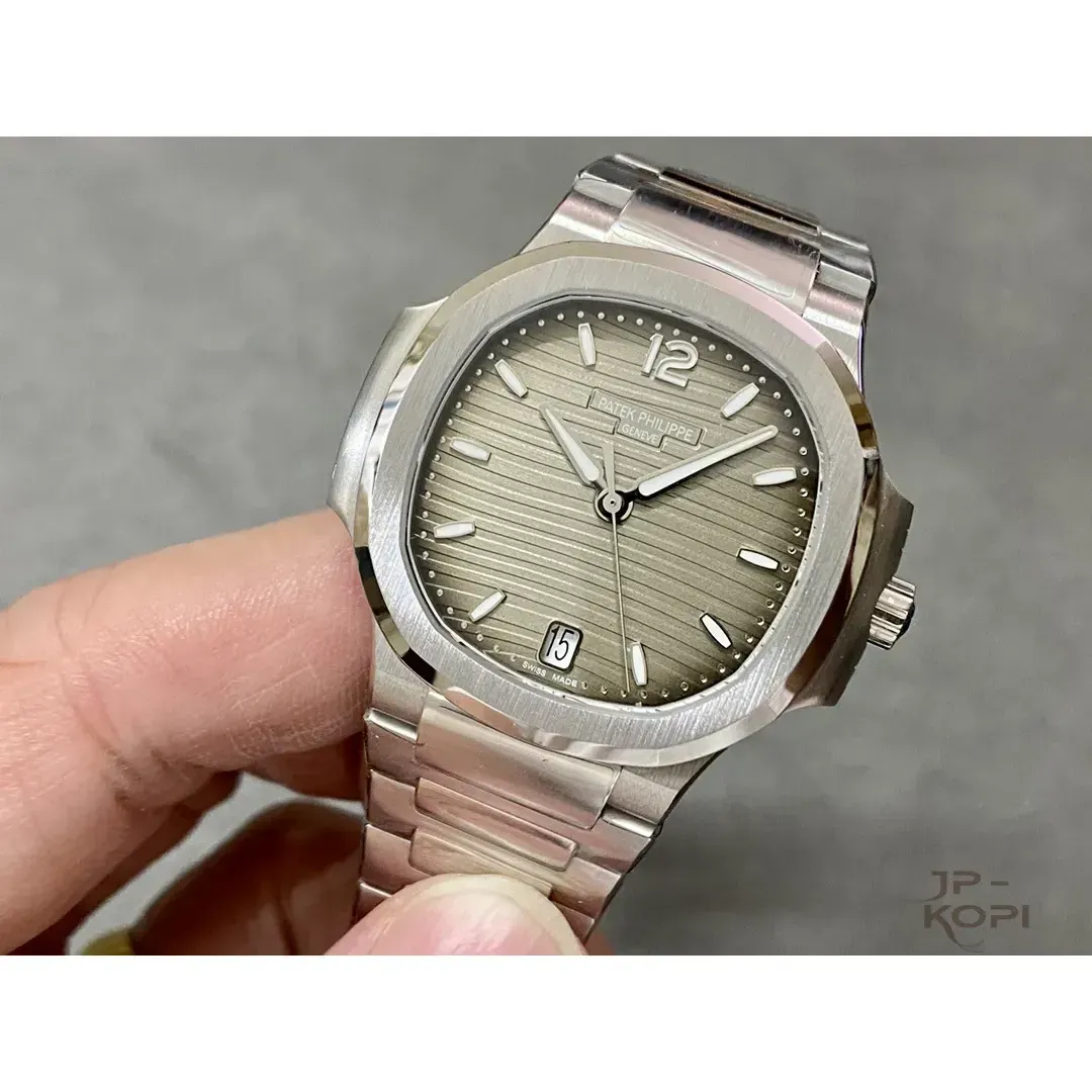 パテック・フィリップ ノーチラス 7118/1A-011|モークグレーダイアル 35mm 丹東Cal.324【3K工場製高品質腕時計】 - 画像 (4)