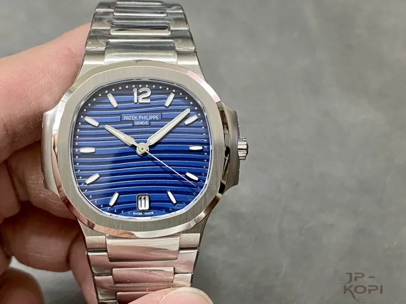 パテック・フィリップ ノーチラス 7118/1A-001｜ネイビーダイアル×Cal.324【3K製】