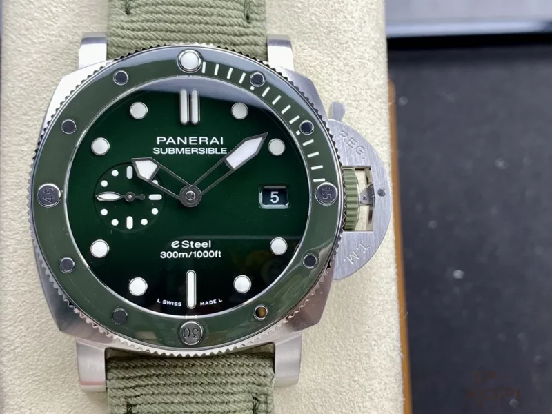 パネライ サブマーシブル PAM01287｜クアランタクアトロ eSteel™ ヴェルデズメラルド 44MM【VS工場製】