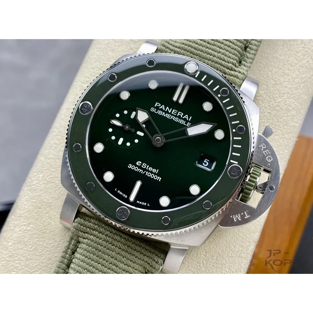 パネライ サブマーシブル PAM01287|クアランタクアトロ eSteel™ ヴェルデズメラルド 44MM【VS工場製】 - 画像 (4)