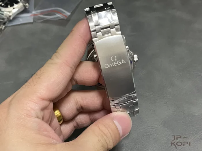オメガ シーマスター ダイバー300M コーアクシャル マスタークロノメーター 210.30.42.20.03.001【VS工場出品】 - 画像 (8)