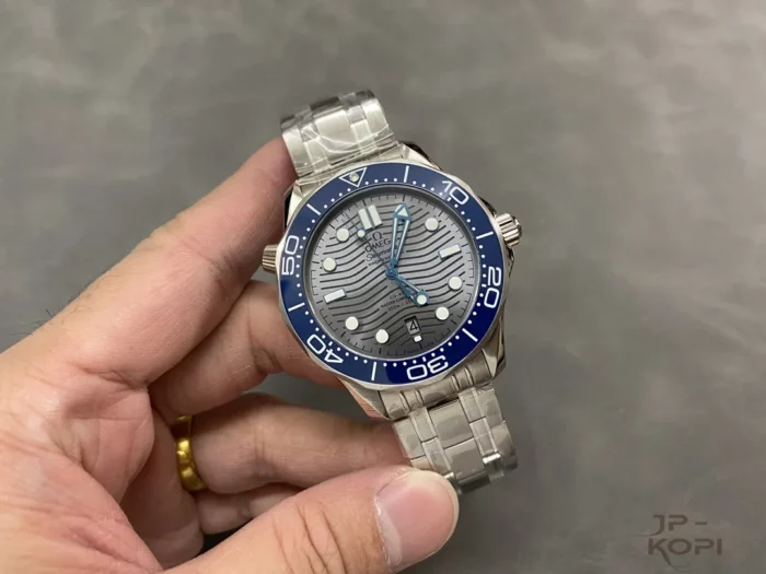 オメガ シーマスター ダイバー300M コーアクシャル マスタークロノメーター 210.30.42.20.06.001【VS工場出品】 - 画像 (4)