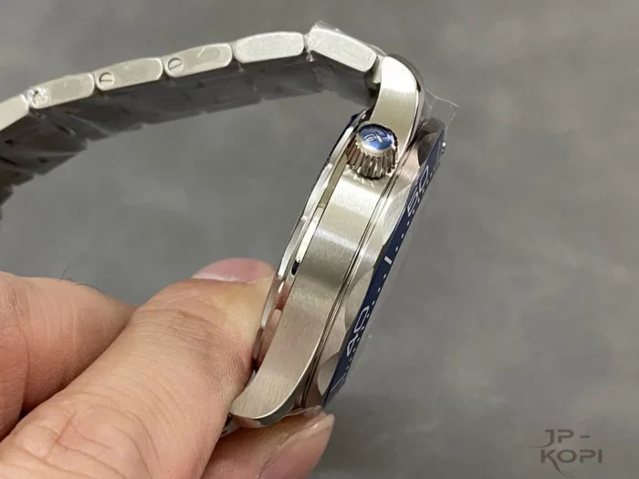 オメガ シーマスター ダイバー300M コーアクシャル マスタークロノメーター 210.30.42.20.06.001【VS工場出品】 - 画像 (5)
