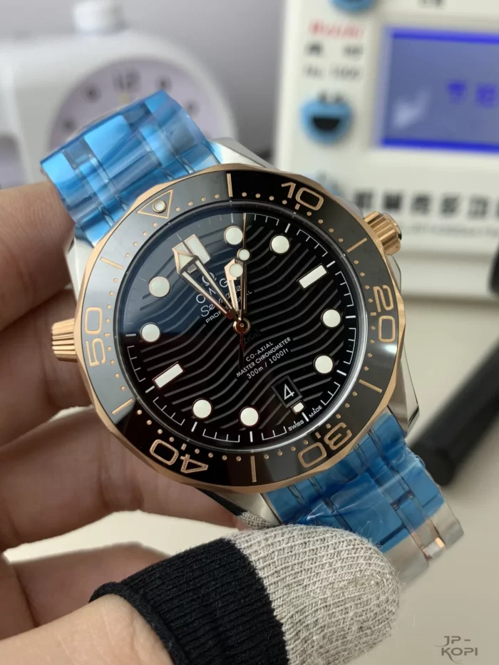 オメガ シーマスター ダイバー300M コーアクシャル マスタークロノメーター 210.20.42.20.01.001【VS工場出品】 - 画像 (2)
