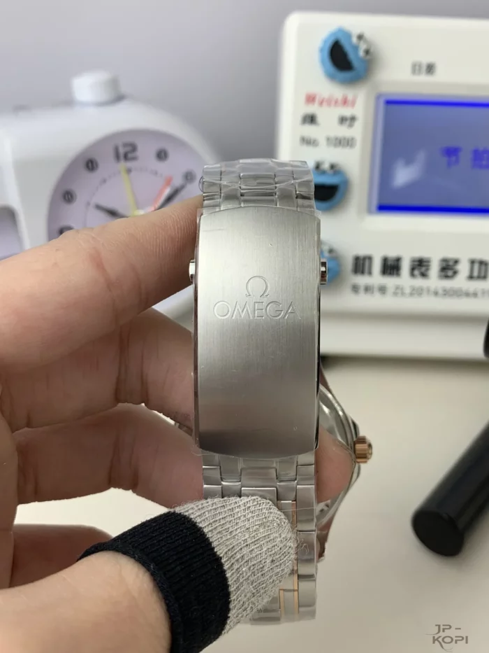 オメガ シーマスター ダイバー300M コーアクシャル マスタークロノメーター 210.20.42.20.01.001【VS工場出品】 - 画像 (5)