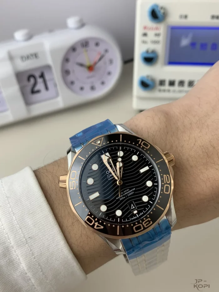 オメガ シーマスター ダイバー300M コーアクシャル マスタークロノメーター 210.20.42.20.01.001【VS工場出品】 - 画像 (6)