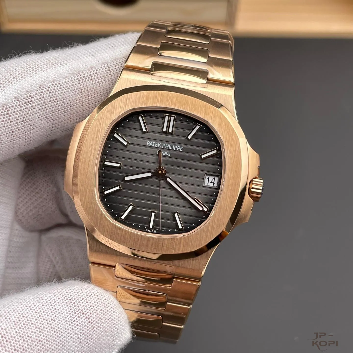 パテック・フィリップ ノーチラス 5711/1R-001|ローズゴールド 40mm 丹東Cal.330【3K工場製高品質腕時計】 - 画像 (2)