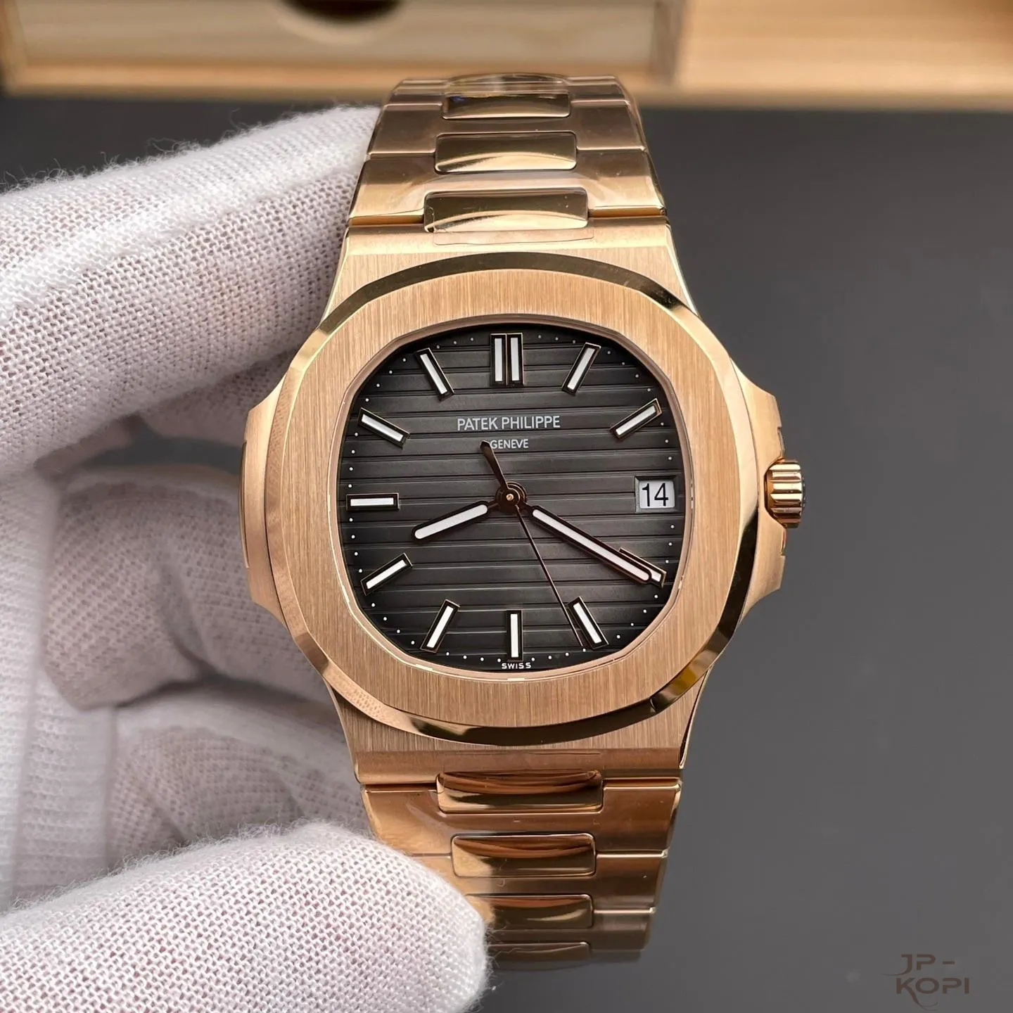 パテック・フィリップ ノーチラス 5711/1R-001|ローズゴールド 40mm 丹東Cal.330【3K工場製高品質腕時計】 - 画像 (3)