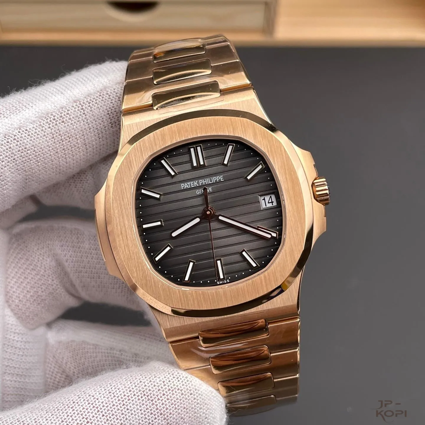 パテック・フィリップ ノーチラス 5711/1R-001|ローズゴールド 40mm 丹東Cal.330【3K工場製高品質腕時計】 - 画像 (4)