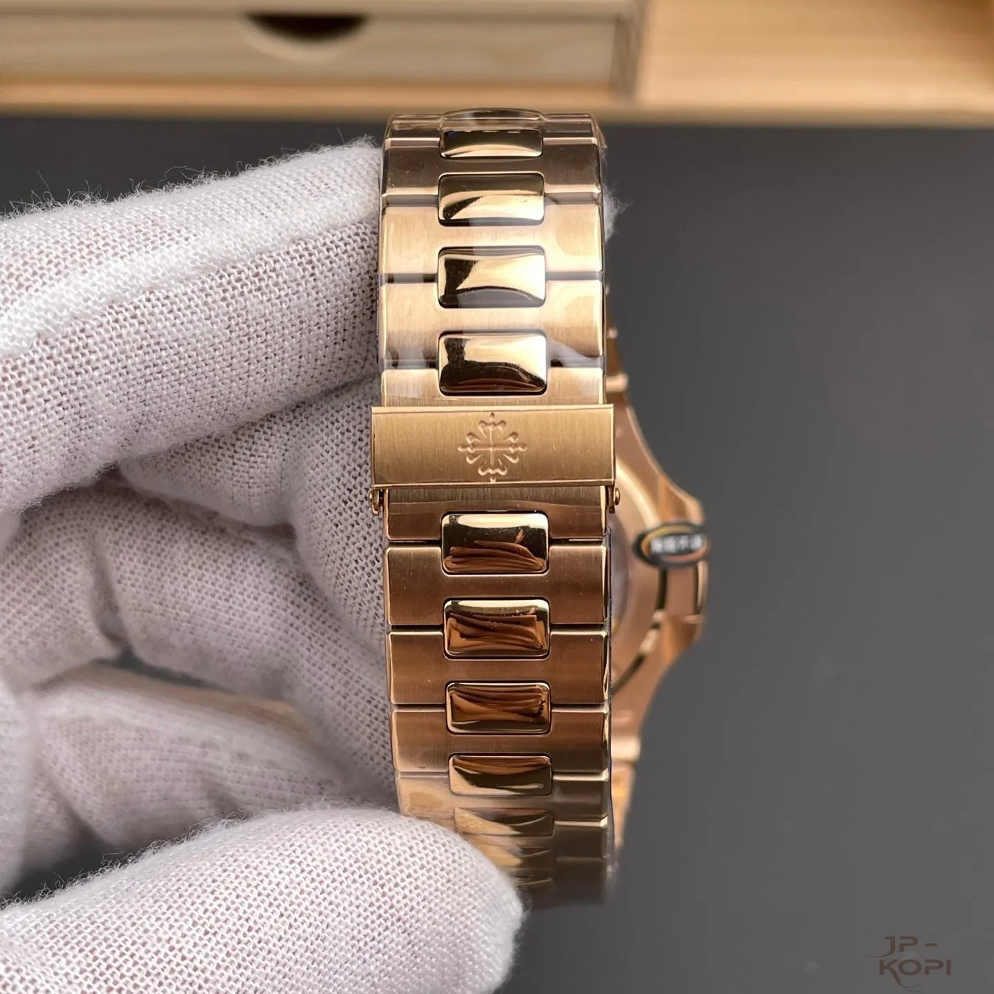 パテック・フィリップ ノーチラス 5711/1R-001|ローズゴールド 40mm 丹東Cal.330【3K工場製高品質腕時計】 - 画像 (9)