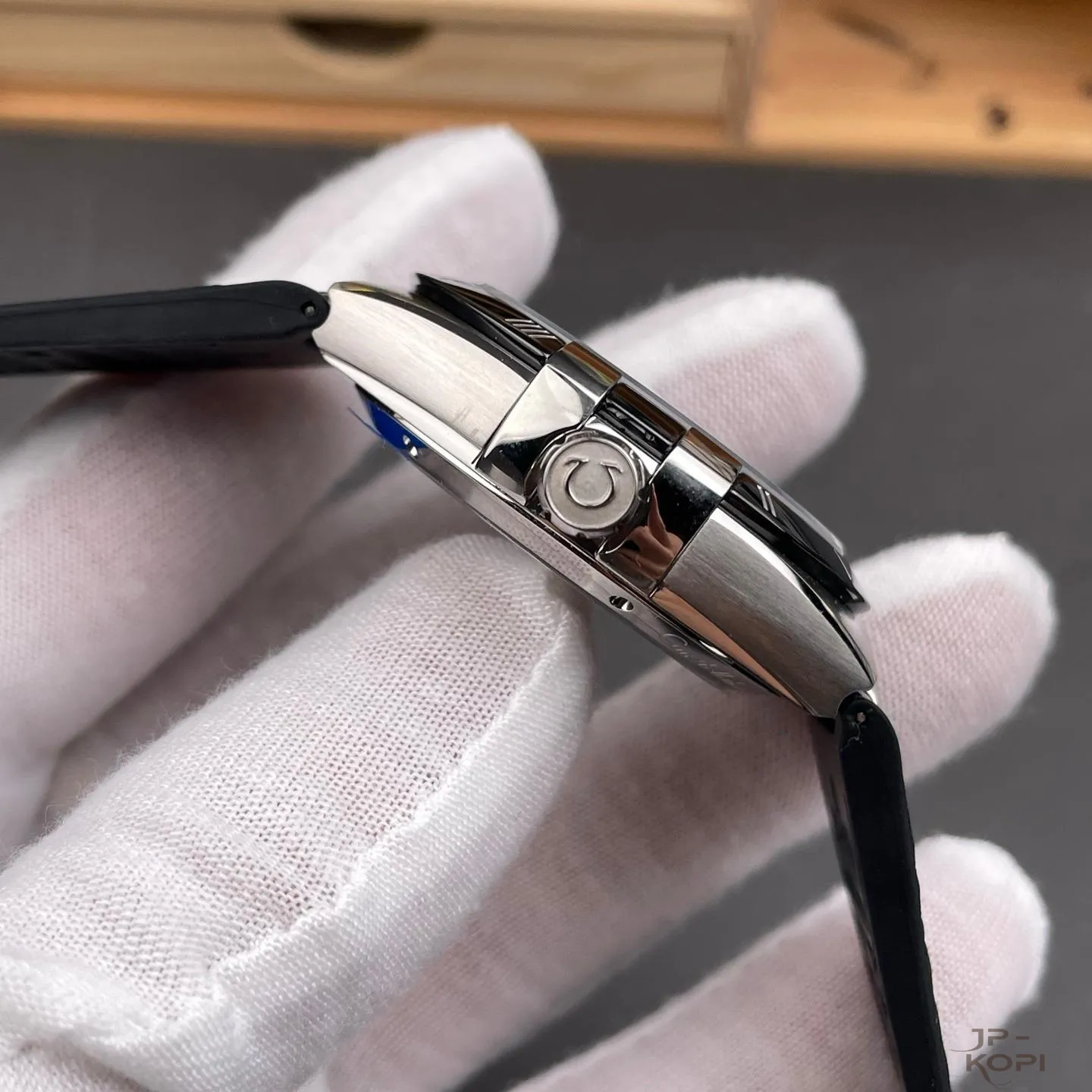 オメガ コーアクシャル マスター クロノメーター 41mm 131.33.41.21.06.001 ブラック×シルバー【VS工場出品】 - 画像 (7)