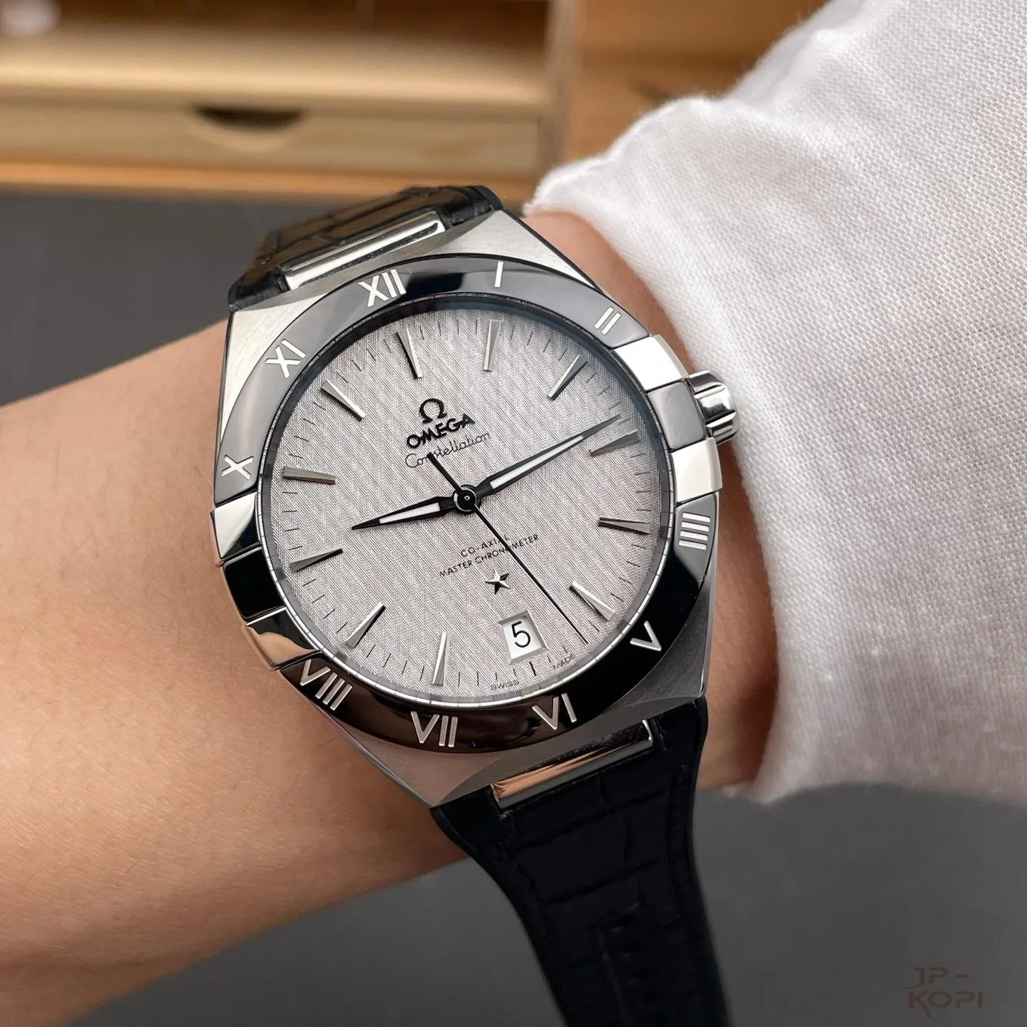 オメガ コーアクシャル マスター クロノメーター 41mm 131.33.41.21.06.001 ブラック×シルバー【VS工場出品】 - 画像 (10)