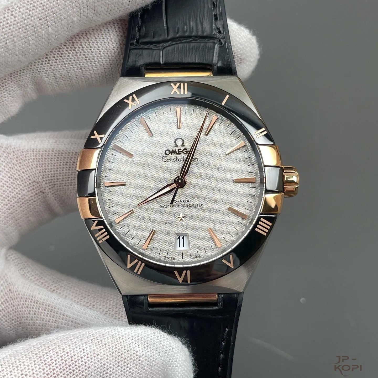 オメガ コーアクシャル マスター クロノメーター 41mm 131.23.41.21.06.001 ブラック×ローズゴールド【VS工場出品】 - 画像 (2)