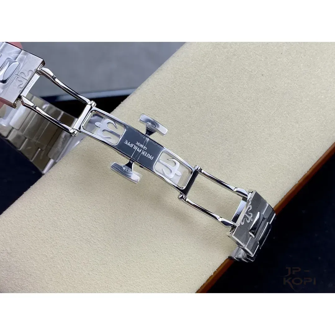 パテック フィリップ ノーチラス 5811/1G ブルー 丹東Cal.330【3K工場出品】 - 画像 (9)