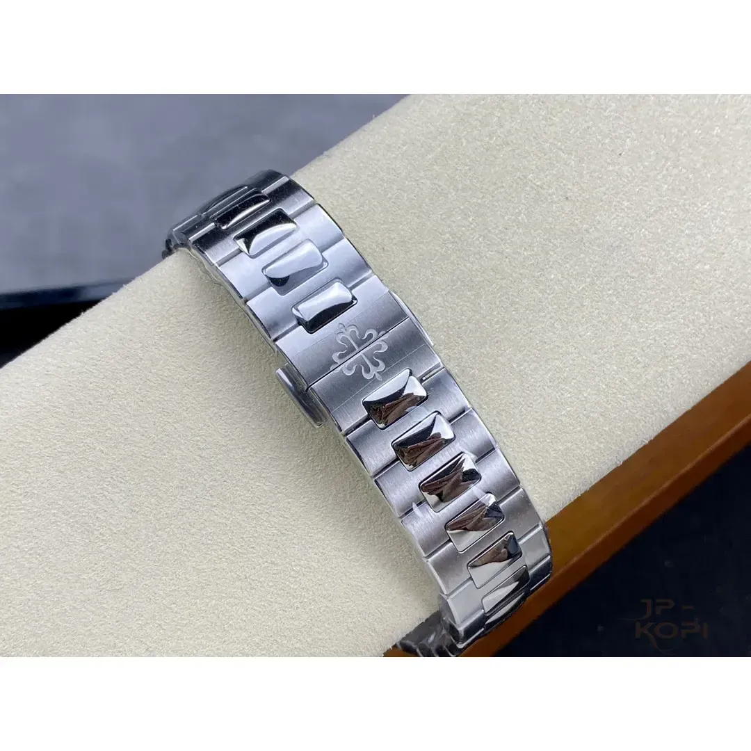 パテック フィリップ ノーチラス 5811/1G ブルー 丹東Cal.330【3K工場出品】 - 画像 (10)