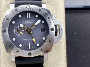 パネライ サブマーシブル Gmt ネイビーシールズ PAM01323 - 44mm【VS工場出品】