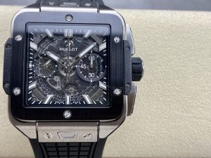ウブロ HUBLOTスクエアバン ウニコ チタニウムセラミック 821.NM.0170.RX【BBF工場出品】