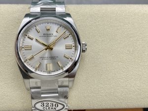 ロレックス オイスターパーペチュアル 126000-0001 シルバー 36mm【CLEAN工場出品】