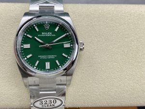 ロレックス オイスターパーペチュアル 126000-0006 グリーン 36mm【CLEAN工場出品】