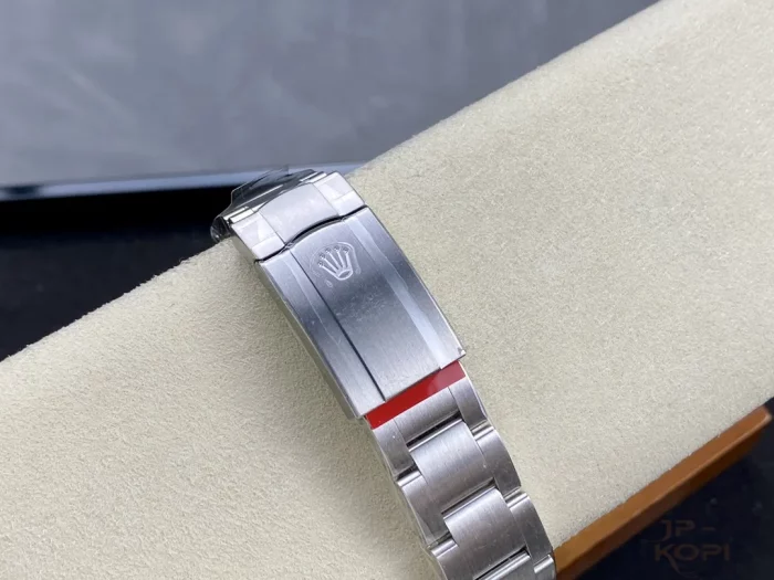 ロレックス オイスターパーペチュアル 126000 セレブレーション モチーフ 36mm【CLEAN工場出品】 - 画像 (8)
