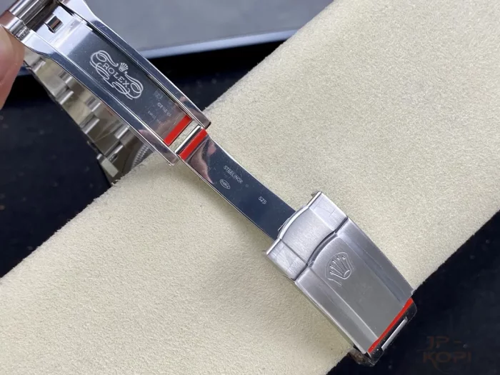 ロレックス オイスターパーペチュアル 126000 セレブレーション モチーフ 36mm【CLEAN工場出品】 - 画像 (9)