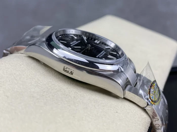 ロレックス オイスターパーペチュアル 126000 ブラック 36mm【CLEAN工場出品】 - 画像 (6)
