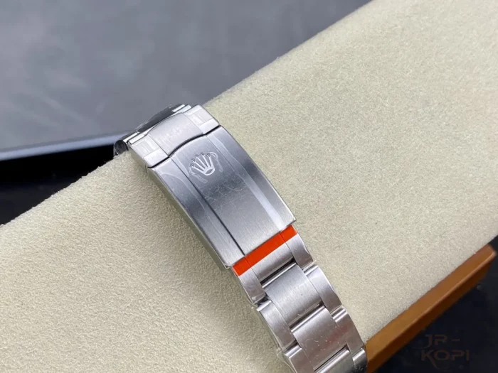 ロレックス オイスターパーペチュアル 126000 ブラック 36mm【CLEAN工場出品】 - 画像 (9)