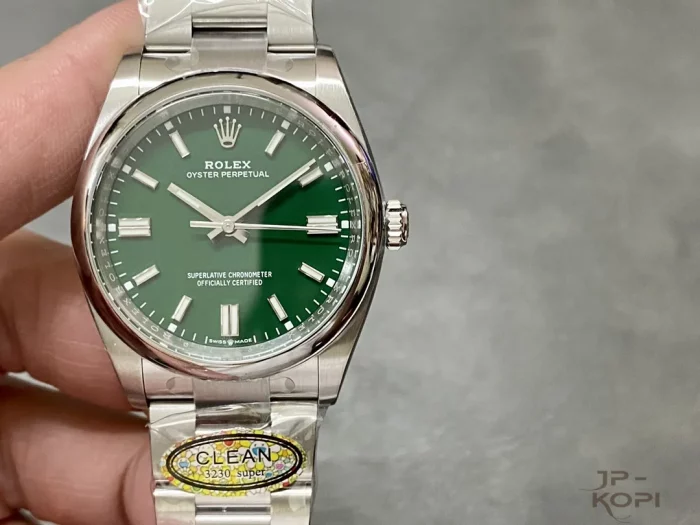 ロレックス オイスターパーペチュアル 126000-0006 グリーン 36mm【CLEAN工場出品】