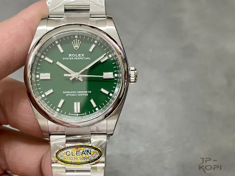 ロレックス オイスターパーペチュアル 126000-0006 グリーン 36mm【CLEAN工場出品】