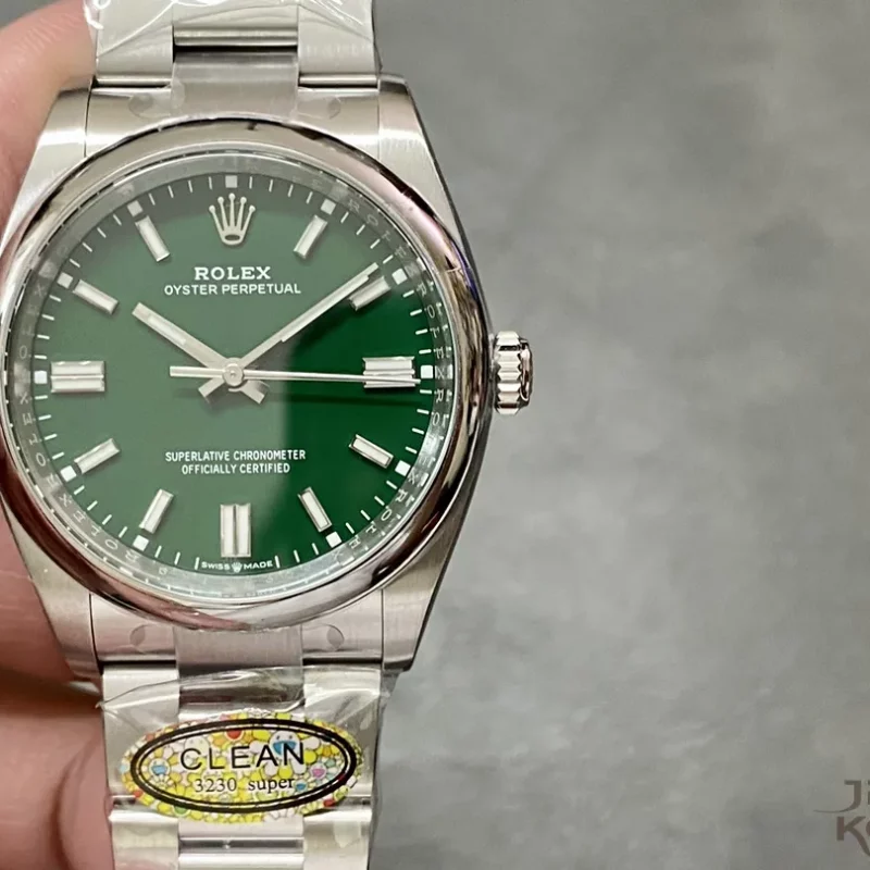 ロレックス オイスターパーペチュアル 126000-0006 グリーン 36mm【CLEAN工場出品】