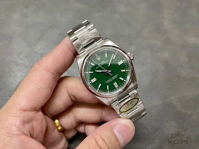 ロレックス オイスターパーペチュアル 126000-0006 グリーン 36mm【CLEAN工場出品】 - 画像 (4)