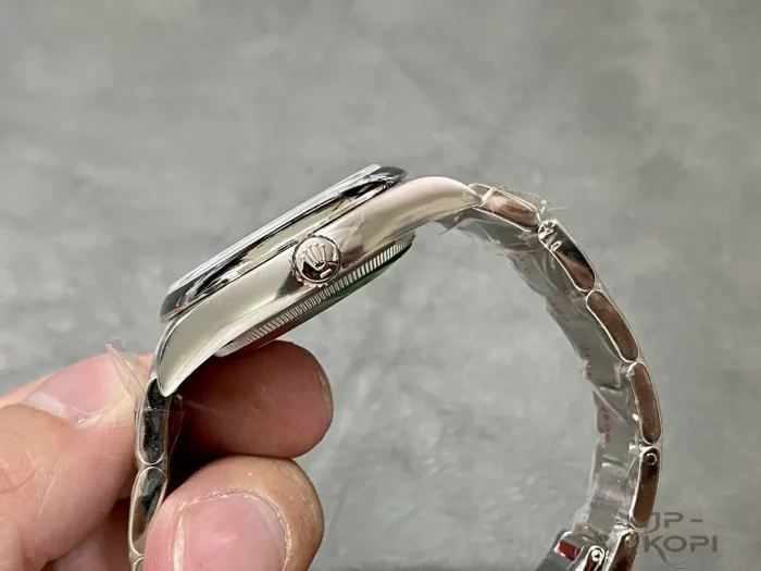 ロレックス オイスターパーペチュアル 126000-0006 グリーン 36mm【CLEAN工場出品】 - 画像 (6)