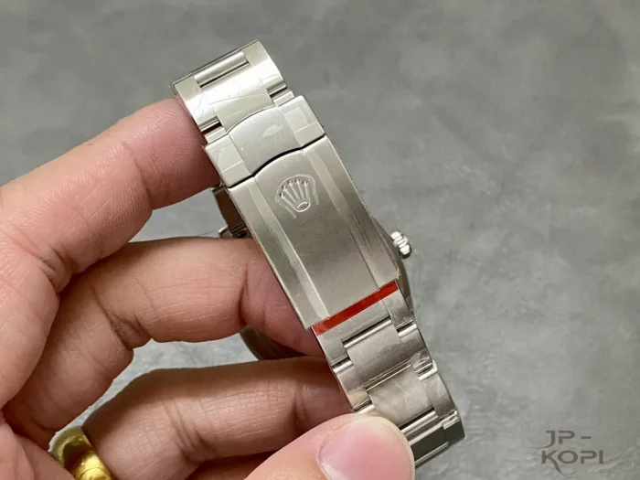 ロレックス オイスターパーペチュアル 126000-0006 グリーン 36mm【CLEAN工場出品】 - 画像 (8)