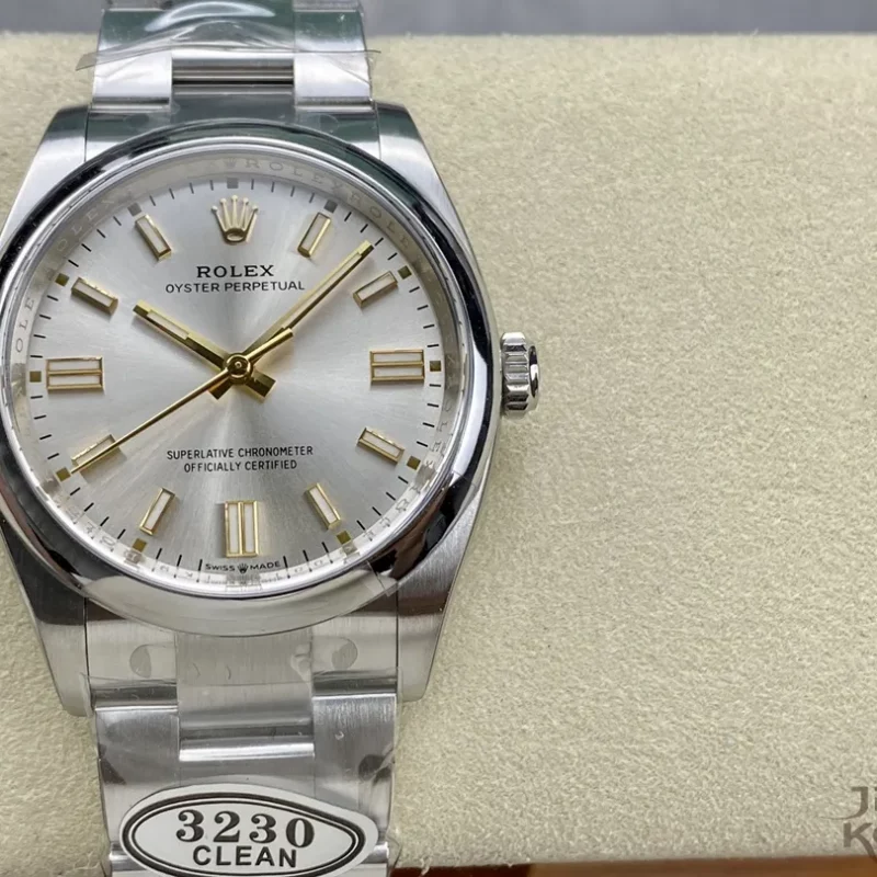 ロレックス オイスターパーペチュアル 126000-0001 シルバー 36mm【CLEAN工場出品】