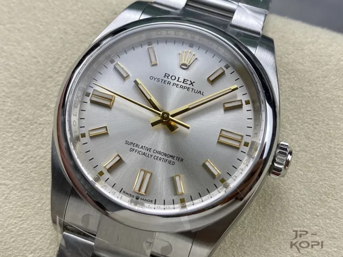 ロレックス オイスターパーペチュアル 126000-0001 シルバー 36mm【CLEAN工場出品】 - 画像 (3)
