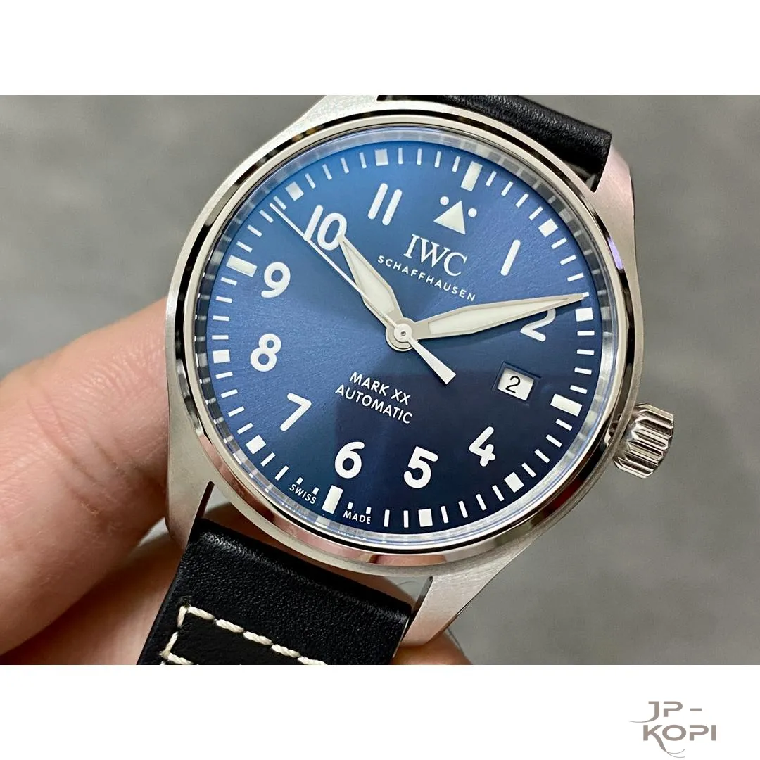 IWC パイロット・ウォッチ・マーク XX IW328203|ブルー文字盤 40mm【ZF工場製 高品質コピー腕時計】 - 画像 (4)