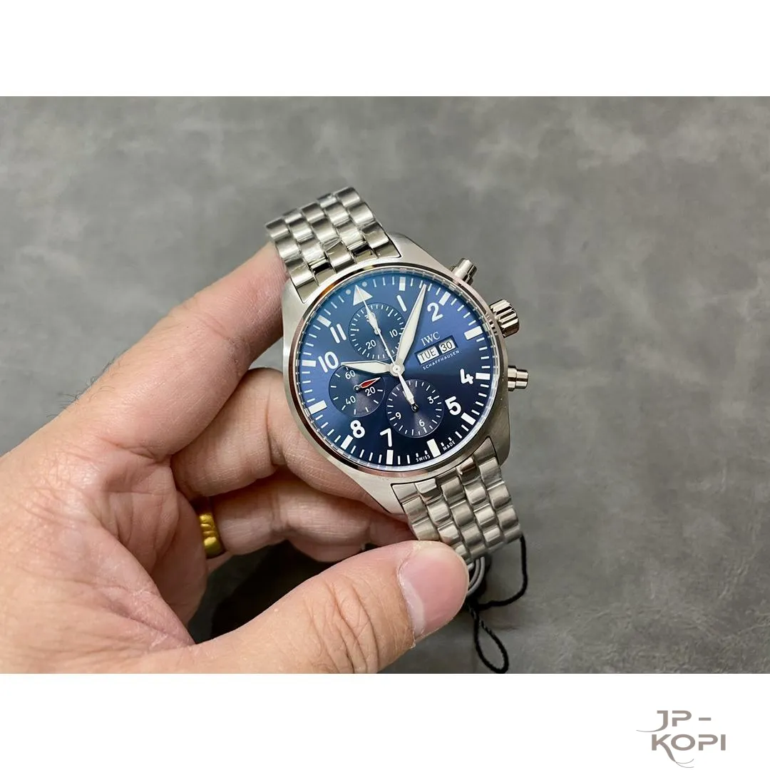 IWC パイロット・ウォッチ・クロノグラフ “プティ・プランス” IW377717|ブルー文字盤 43mm【ZF工場製 高品質コピー腕時計】 - 画像 (5)