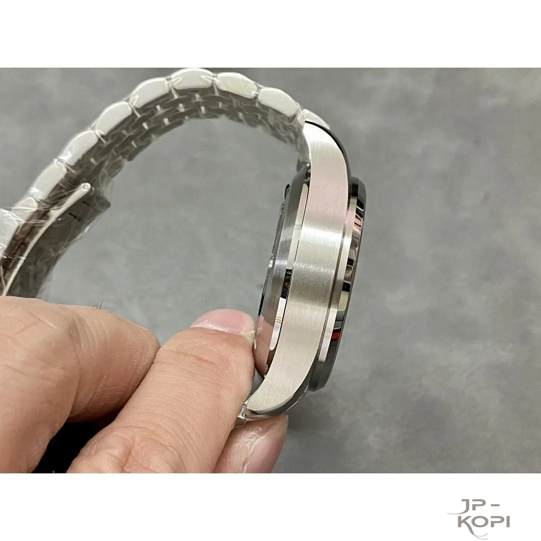 IWC パイロット・ウォッチ・クロノグラフ “プティ・プランス” IW377717|ブルー文字盤 43mm【ZF工場製 高品質コピー腕時計】 - 画像 (6)