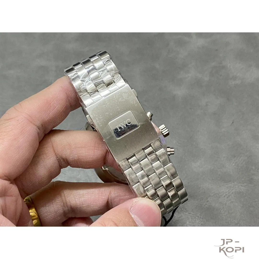 IWC パイロット・ウォッチ・クロノグラフ “プティ・プランス” IW377717|ブルー文字盤 43mm【ZF工場製 高品質コピー腕時計】 - 画像 (9)