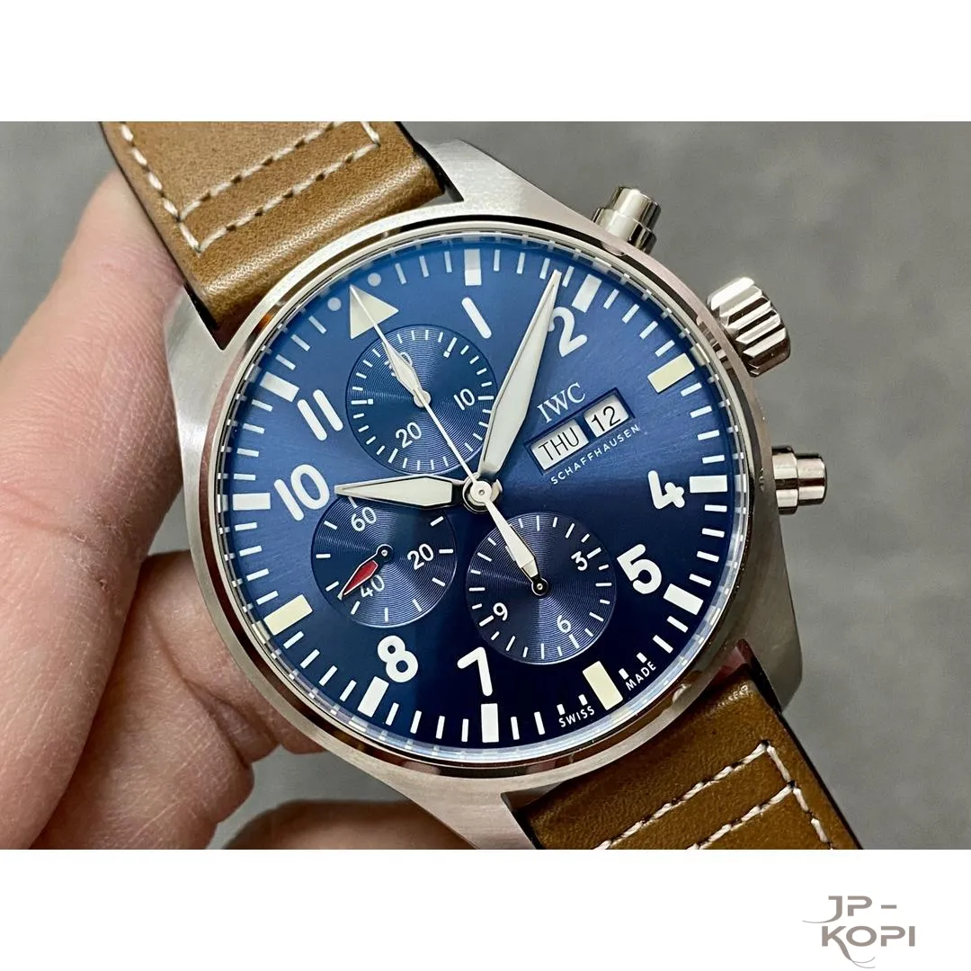 IWC パイロット・ウォッチ・クロノグラフ “プティ・プランス” IW377714|ブルー文字盤 43mm【ZF工場製 高品質コピー腕時計】 - 画像 (3)