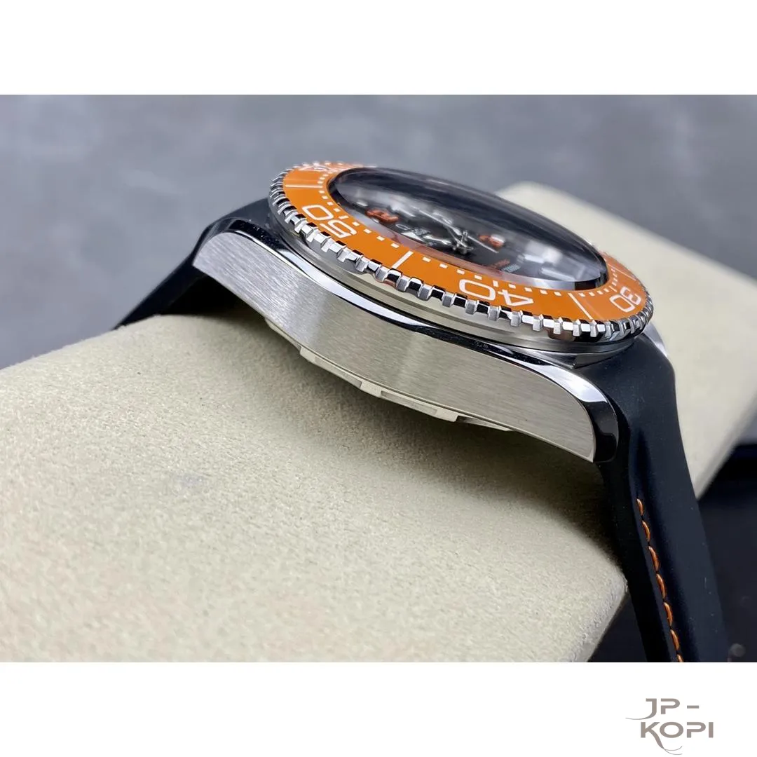 オメガ シーマスター プラネットオーシャン Ultra Deep 215.32.46.21.06.001|O-MEGASTEEL 45.5mm グラデーションダイヤル【VS工場製 高品質コピー時計】 - 画像 (6)