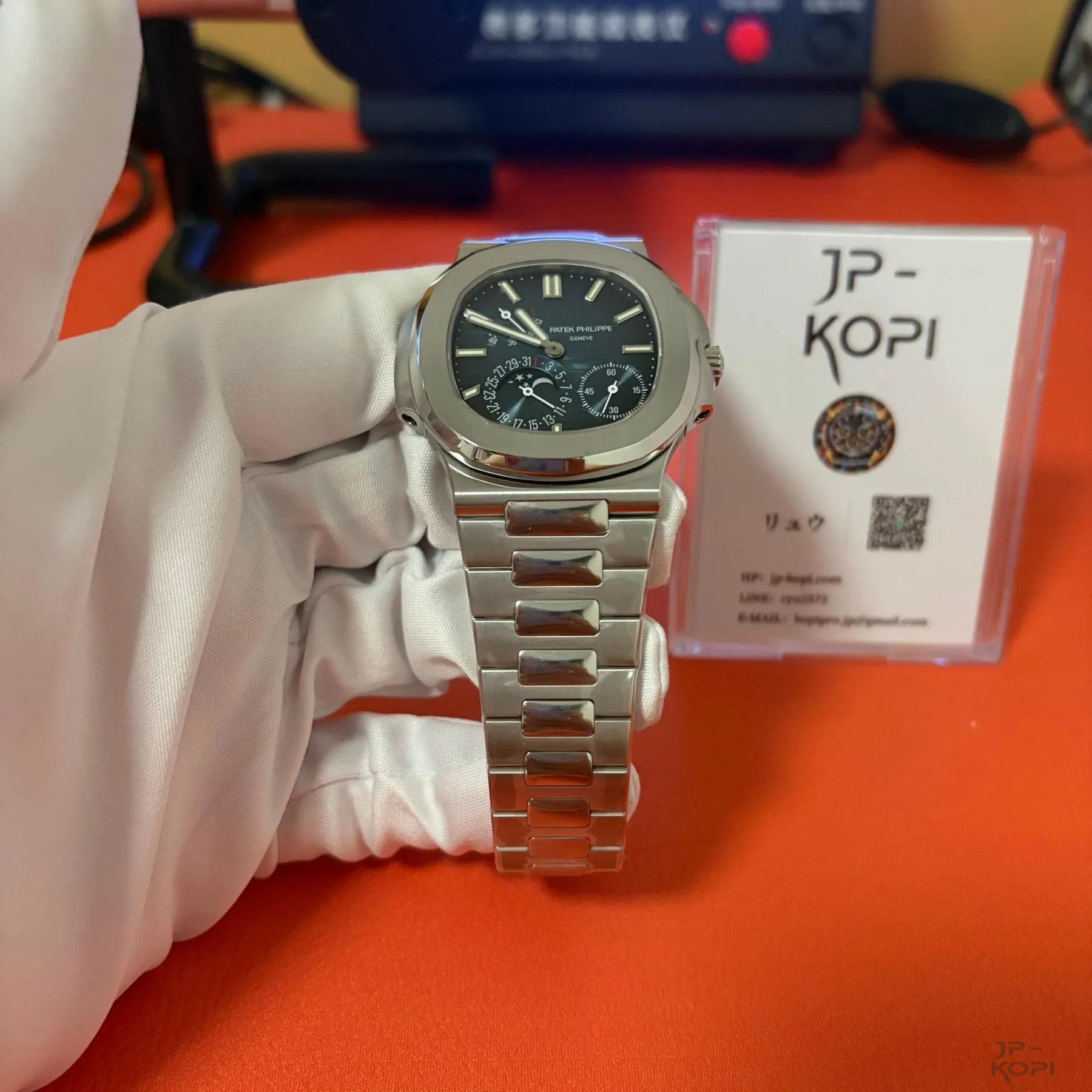 パテック・フィリップ ノーチラス プチコンプリケーション 5712/1A-001|ネイビーダイアル 40mm Cal.240 V3【PPF工場製 高品質コピー腕時計】 - 画像 (4)