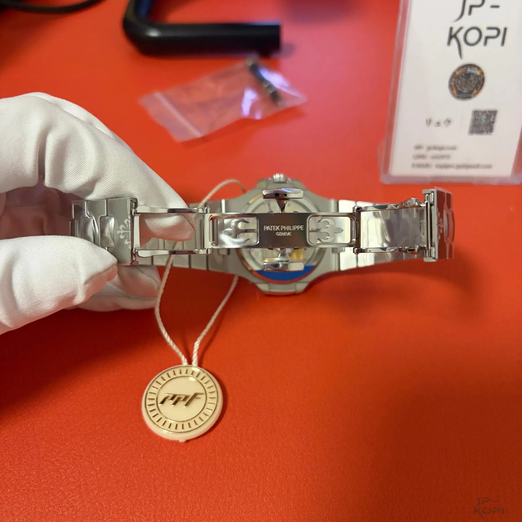 パテック・フィリップ ノーチラス プチコンプリケーション 5712/1A-001|ネイビーダイアル 40mm Cal.240 V3【PPF工場製 高品質コピー腕時計】 - 画像 (7)