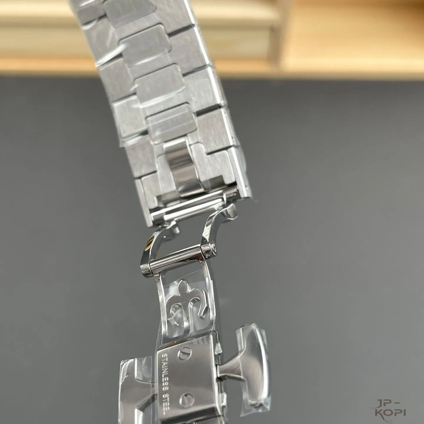 パテック・フィリップ ノーチラス プチコンプリケーション 5712/1A-001|ネイビーダイアル 40mm Cal.240 V3【PPF工場製 高品質コピー腕時計】 - 画像 (8)