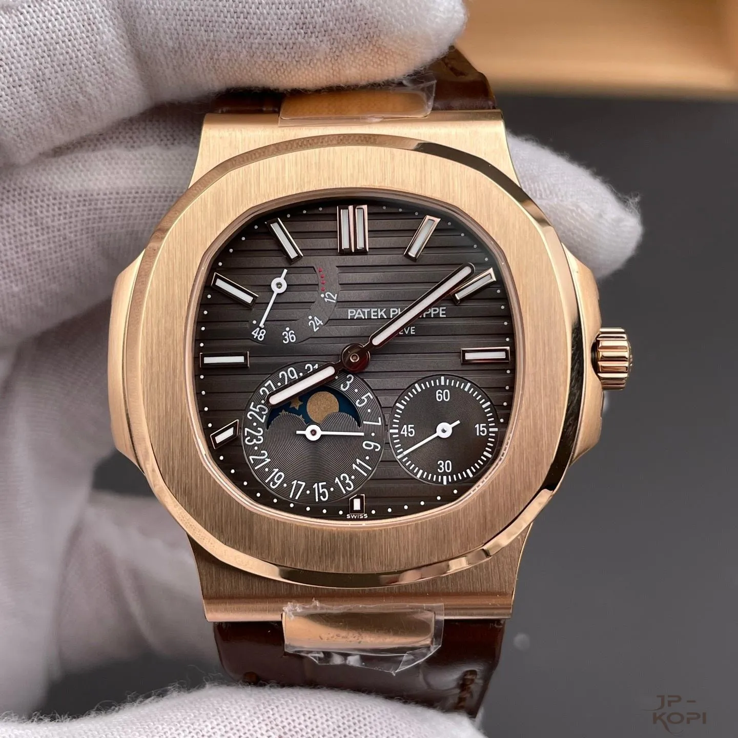 パテック・フィリップ ノーチラス 5712R-001|RG × ブラウン・ソレイユ パワーリザーブ&ムーンフェイズ【PPF工場製】 - 画像 (4)