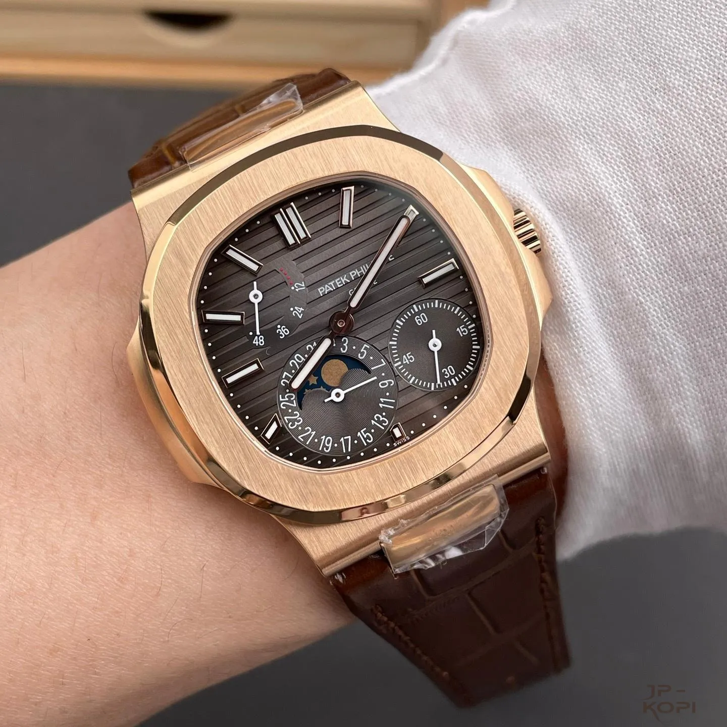 パテック・フィリップ ノーチラス 5712R-001|RG × ブラウン・ソレイユ パワーリザーブ&ムーンフェイズ【PPF工場製】 - 画像 (10)
