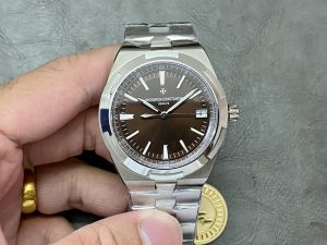 ヴァシュロン・コンスタンタン オーヴァーシーズ 4500V/110A-B146 41mm ブラウン【PPF工場出品】