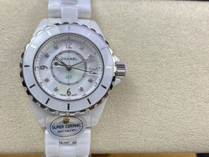 CHANEL シャネル J12 H2422 ホワイトセラミック MOP/8Pダイヤ 33mm【EAST工場出品】