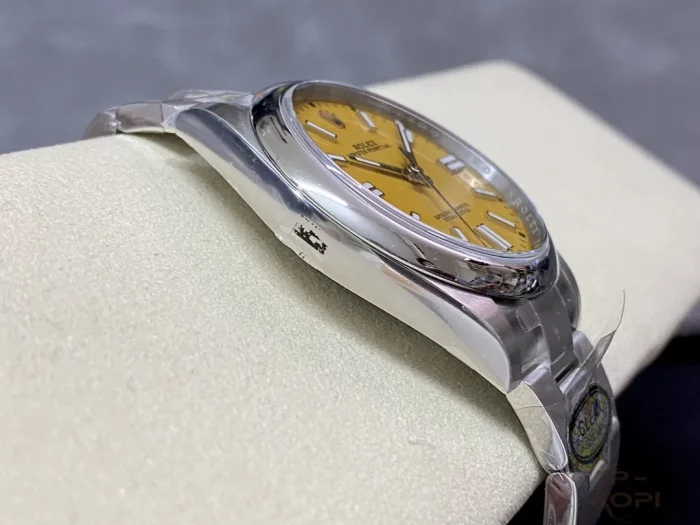 ロレックス オイスターパーペチュアル 124300 イエロー 41MM【CLEAN工場出品】 - 画像 (6)