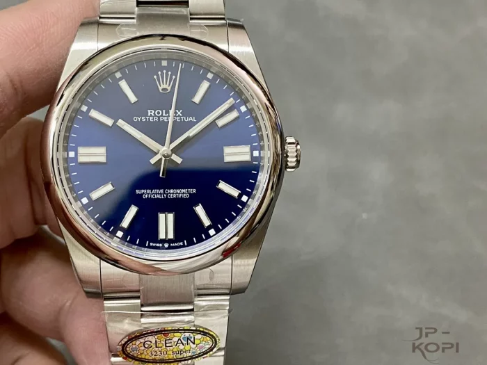 ロレックス オイスターパーペチュアル 124300 ブライトブルー 41MM【CLEAN工場出品】